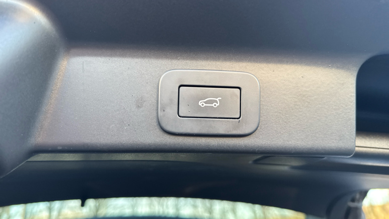 Jaguar F-Pace 2.0 D200 R-Dynamic Black 5dr Auto AWD Diesel Estate